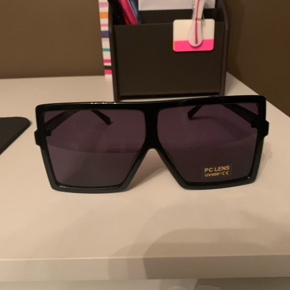 Sunglasses - NEVER WORN
